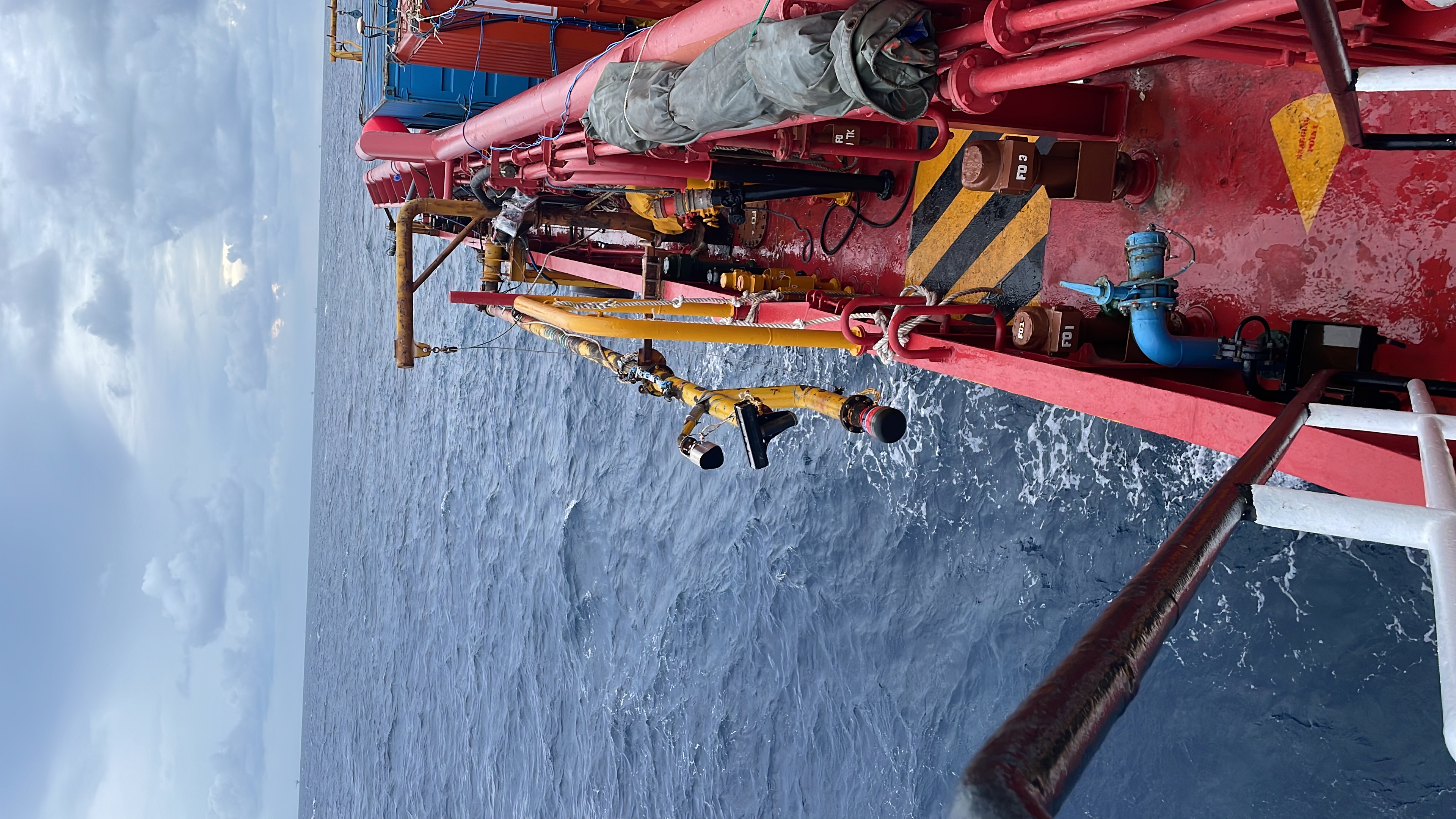 Survey positioning antennas installed onboard